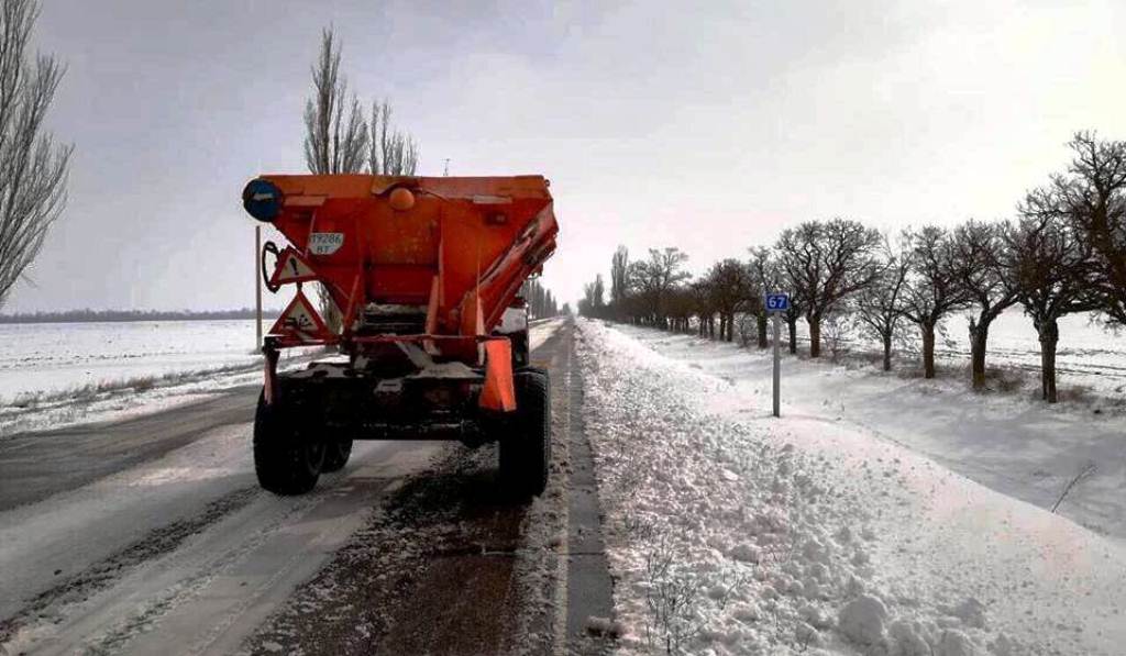 Синоптики віщують херсонцям  сніг і холод ще тиждень, а обласна адміністрація - до вівторка очистити дороги
