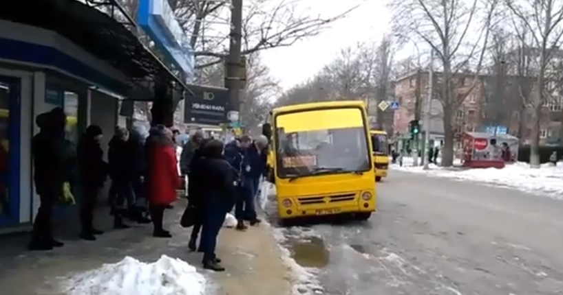 Херсонские автобусы рискуют провалиться под лед  (фото, видео)