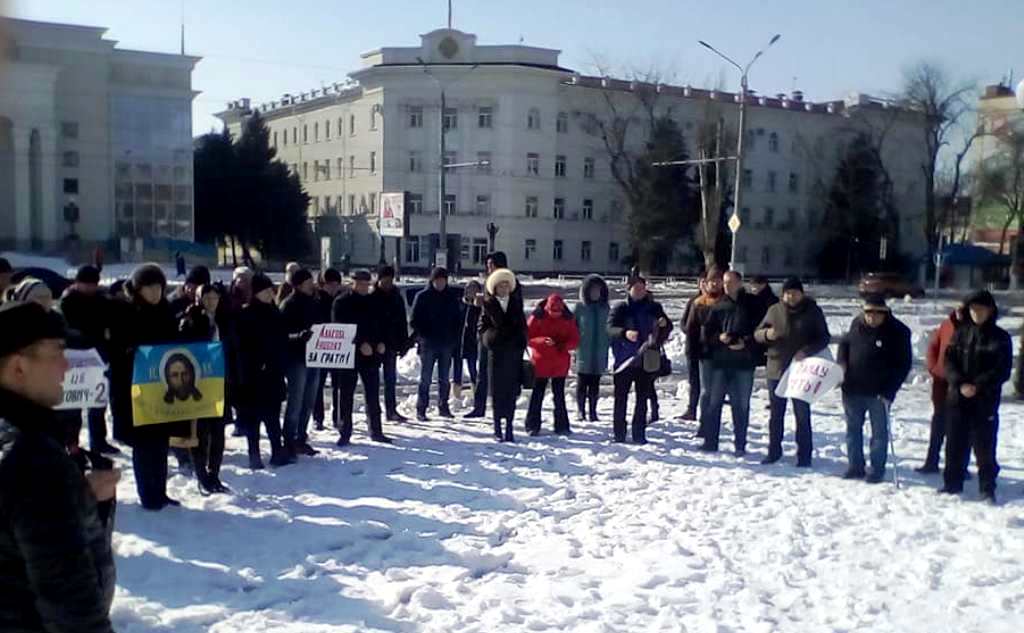 Херсонці відповіли на розгін наметового містечка мітингом