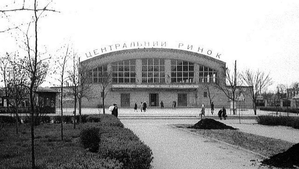 Центральный рынок в Херсоне. И хлеб и зрелища