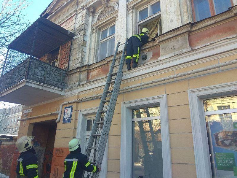 Небезпечне куховарство у Херсоні: через залишену на плиті їжу ледь не сталася пожежа