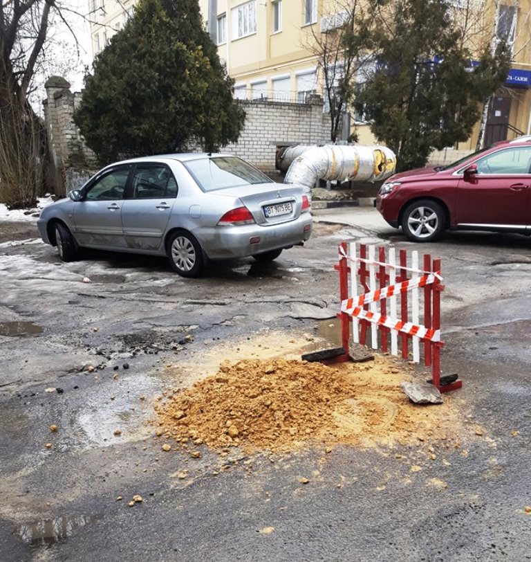 За дорогами Херсона пристально следят мастера своего дела (фото)