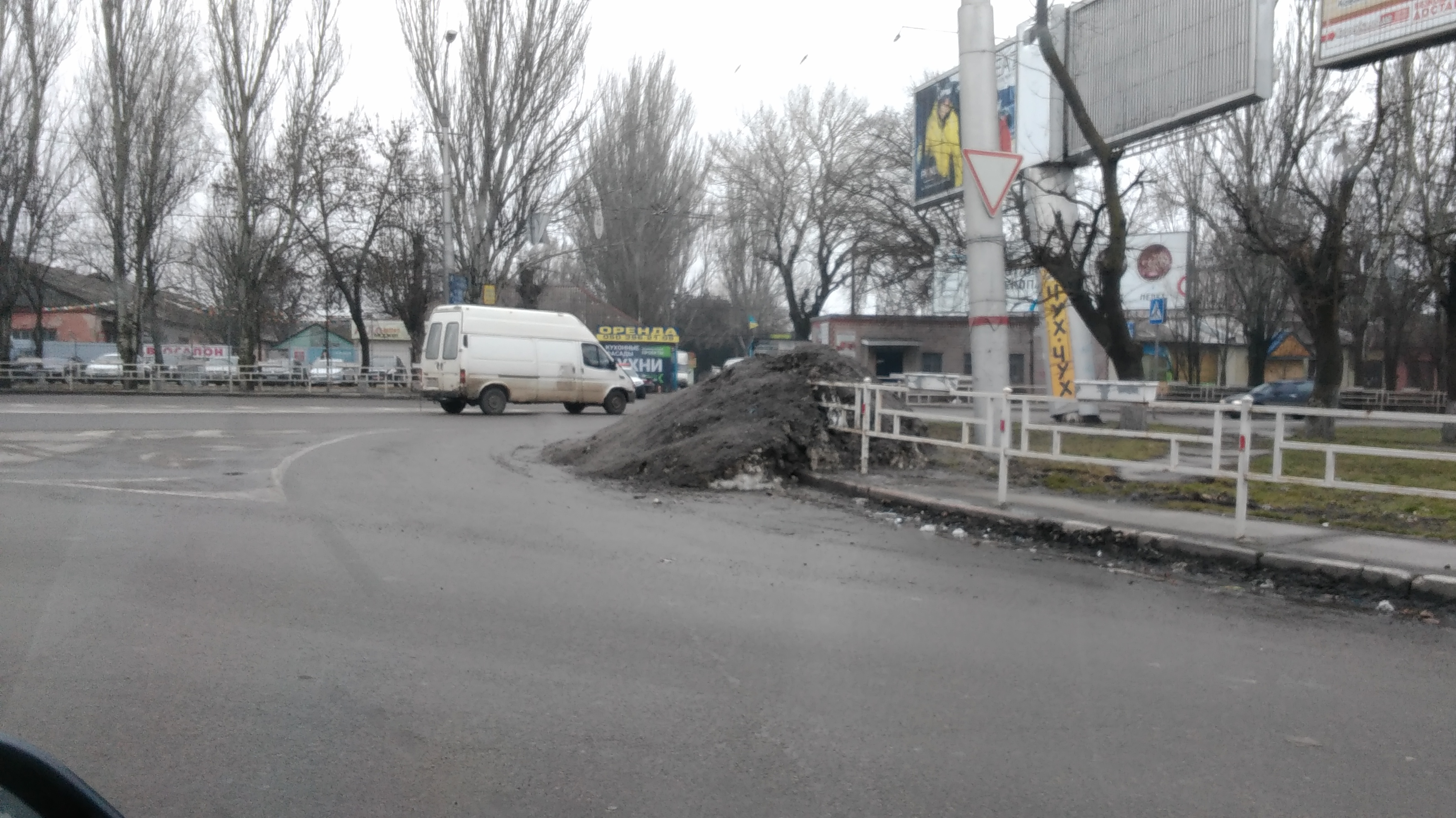 Кучугури снігу у Херсоні ще нагадують про недавню негоду, а на область суне черговий сніжний циклон