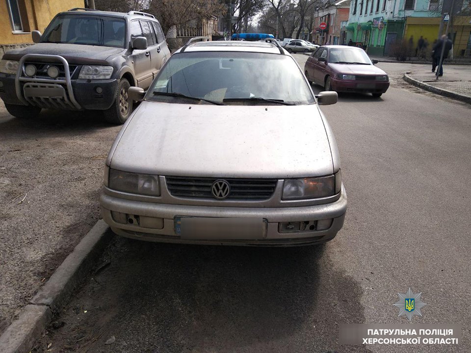 Протягом однієї денної зміни патрульні виявили у Херсоні 3 автомобілі з сумнівними документами