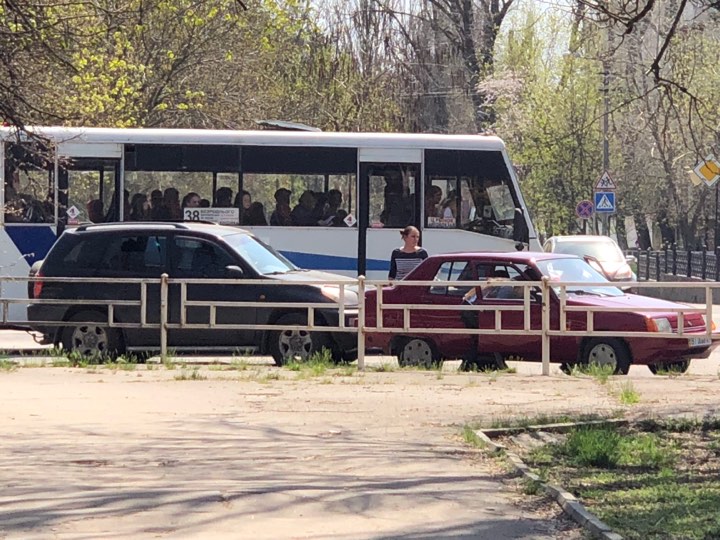 Дистанцию надо держать - в центре Херсона ДТП