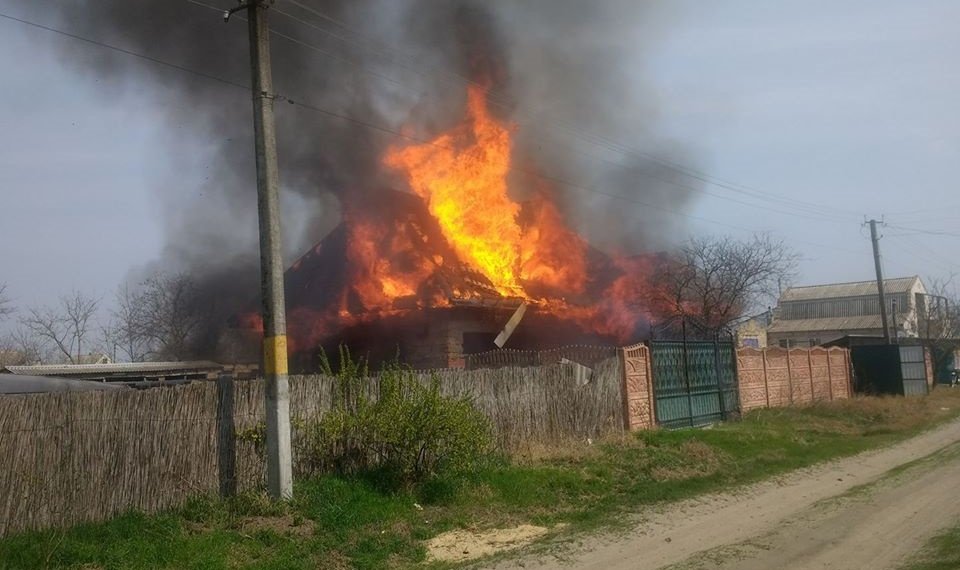 На Херсонщині згорів будинок