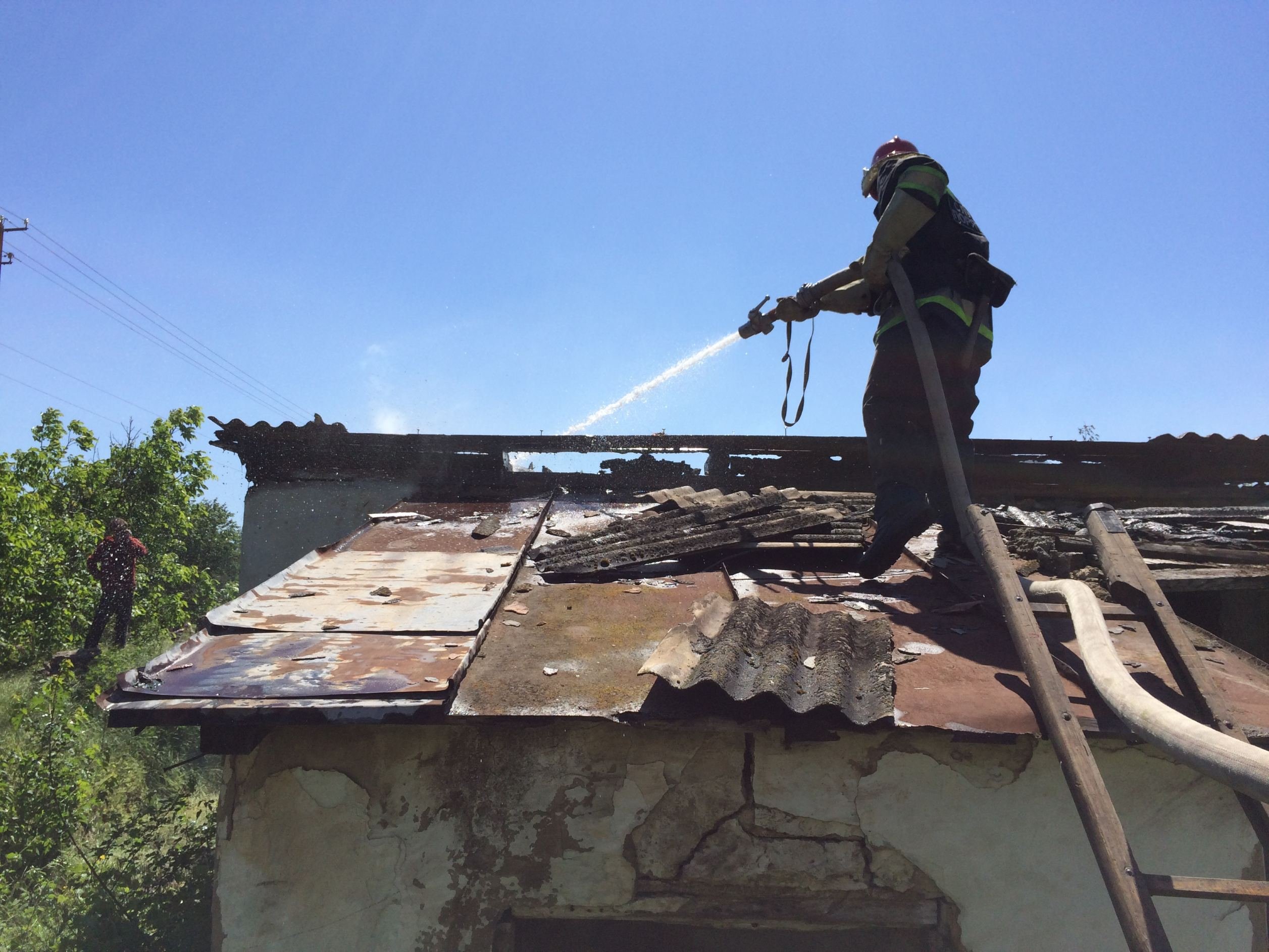 Нововоронцовські вогнеборці ліквідували пожежу літньої кухні