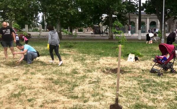 У Херсоні до дня пам'яті жертв геноциду кримськотатарського народу, кримськотатарська громада влаштувала суботник