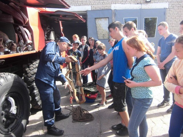 Ольгівські школярі відвідали рятувальників Горностаївщини