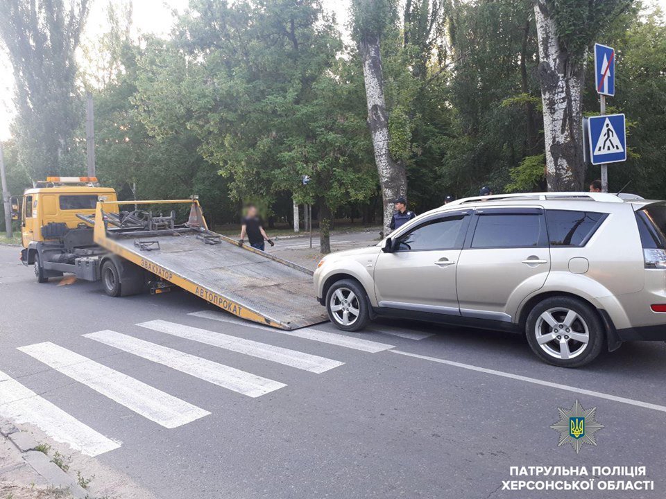 Херсонець керував автомобілем товариша напідпитку