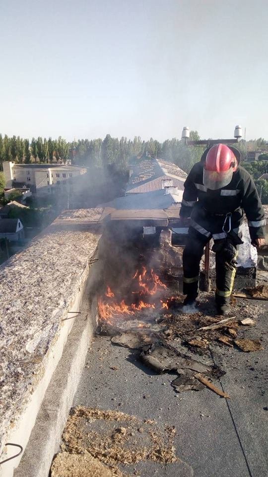 У Скадовську горів дах багатоповерхівки