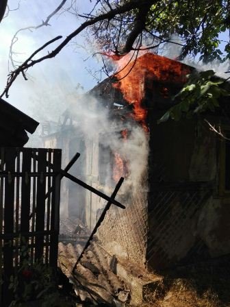 Голопристанські пожежні ліквідували займання в господарчій споруді