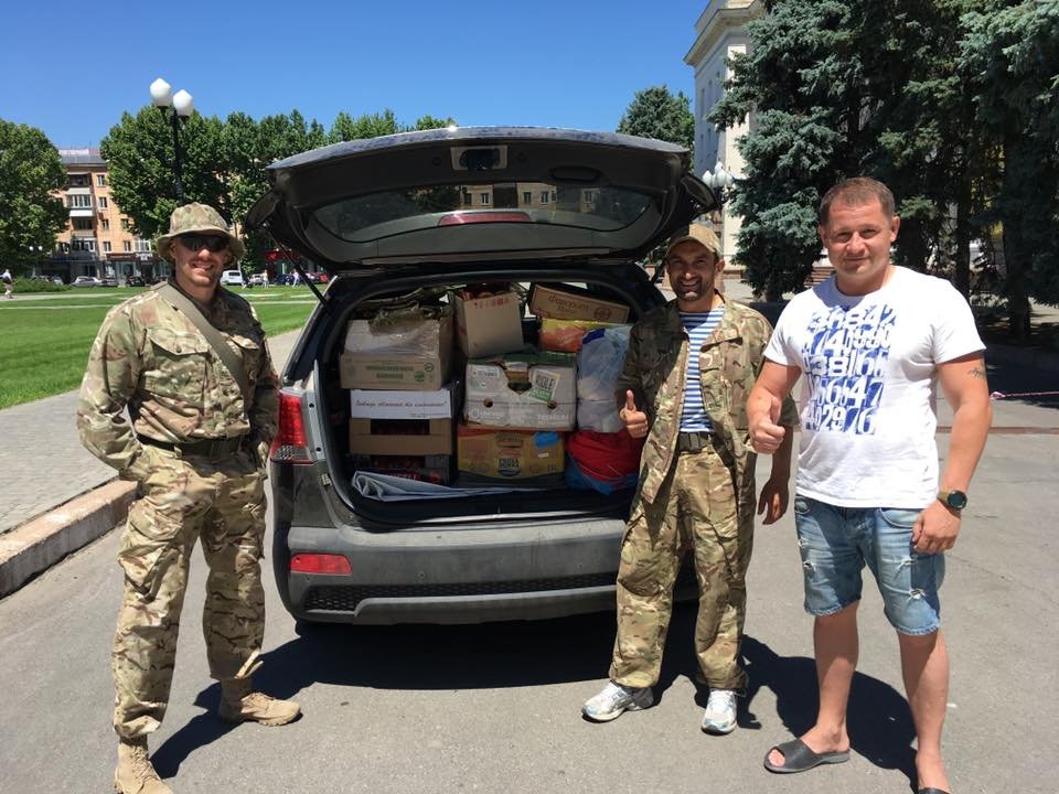 Херсонці продовжують допомагати Cходу