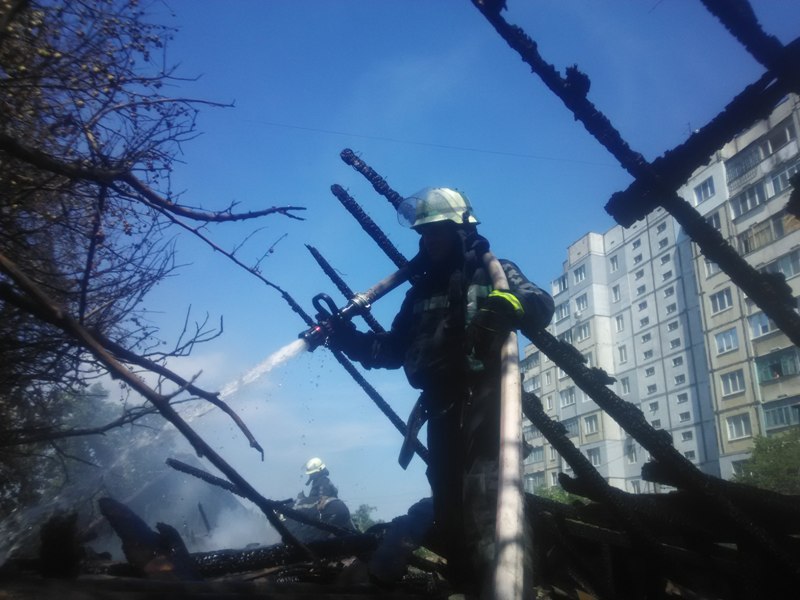 Херсонські вогнеборці ліквідували пожежу у приватному житловому будинку