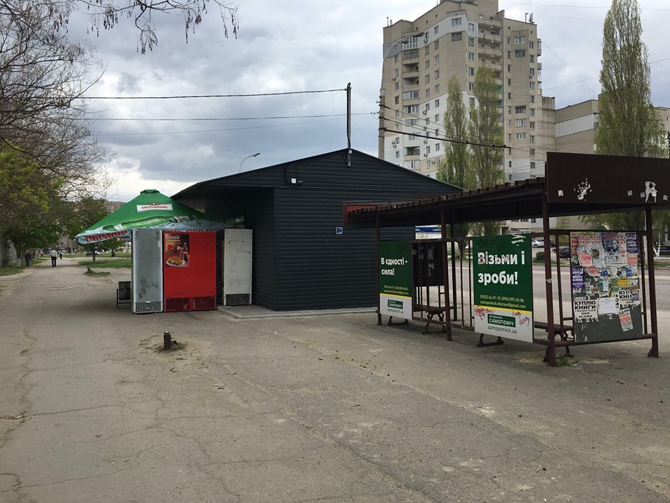 И все же, что устанавливают в Херсоне на остановках транспорта - остановочные комплексы или 