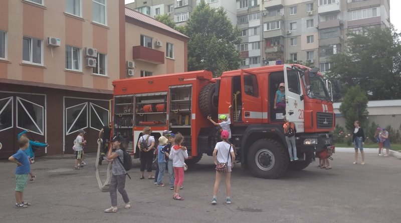 Херсонські рятувальники дбають про безпечне літо дітей