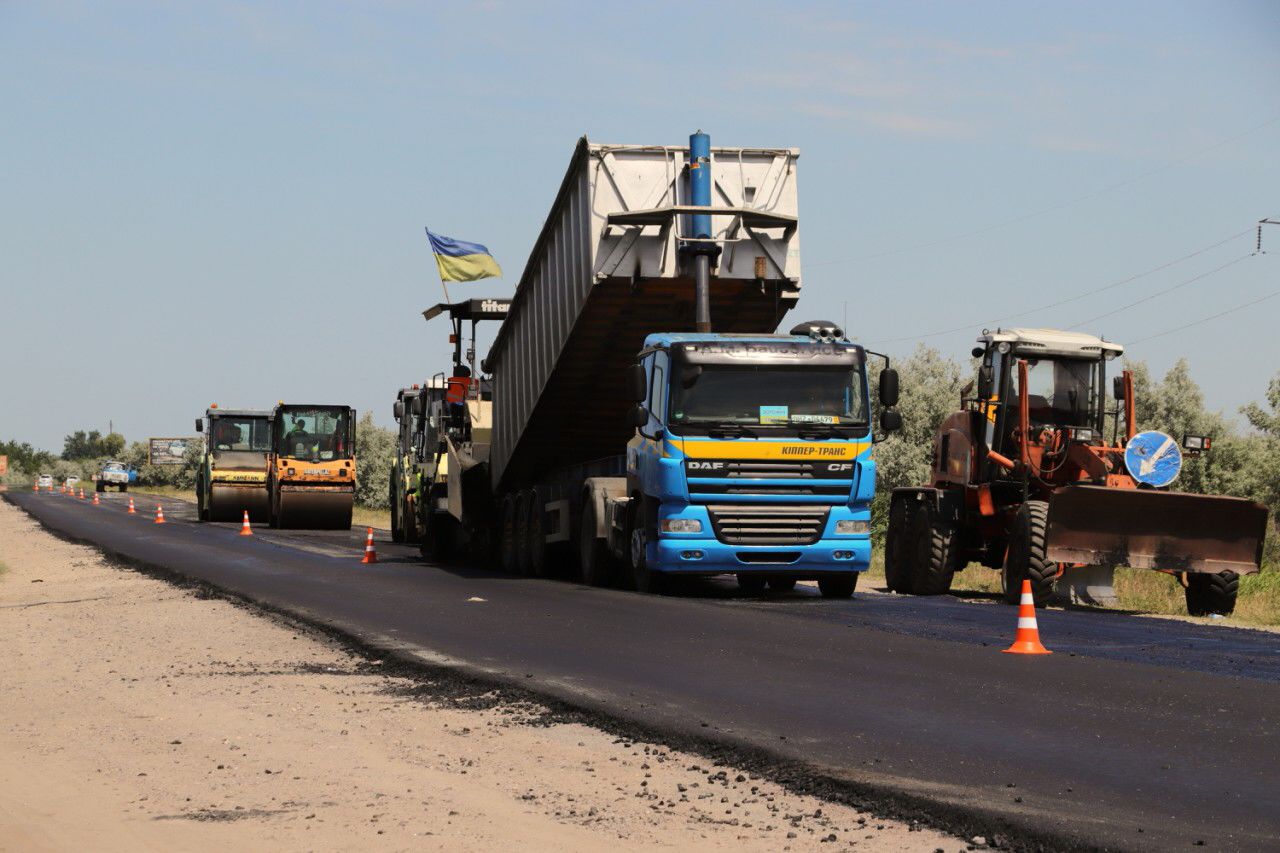 На Херсонщині ремонтуют дороги курортних напрямків