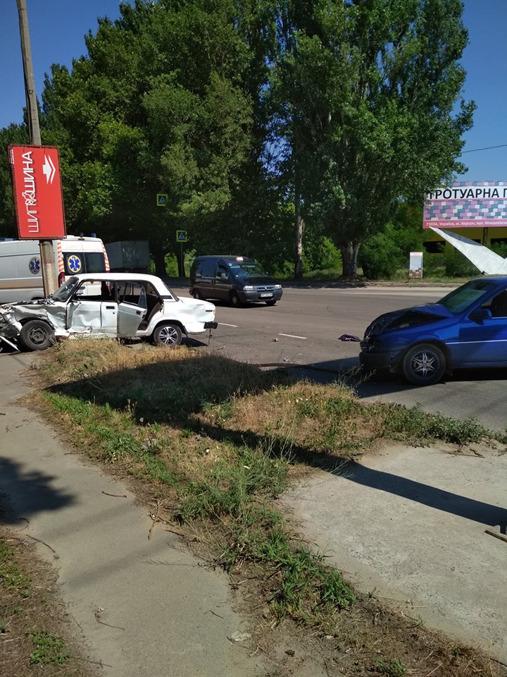 В Херсоне на Николаевском шоссе случилось серьезное ДТП