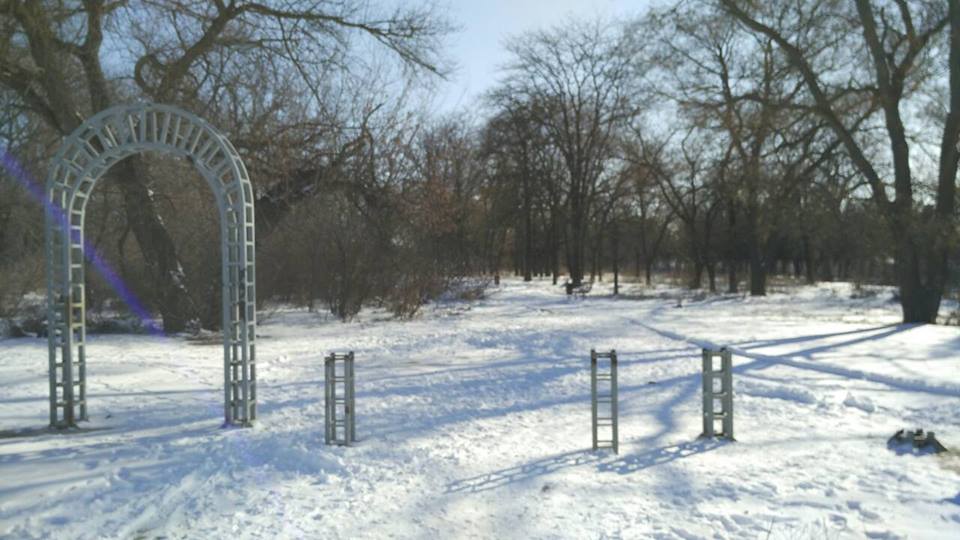 Пропавшая из парка в Шуменском микрорайоне металлическая арка нашлась в неожиданном месте