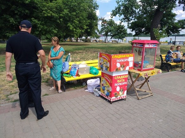 Як у Херсоні боряться зі стихійною торгівлею