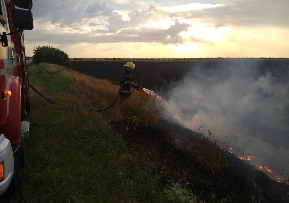 На Херсонщині вогнеборці виїжджали на ліквідацію пожеж на відкритих територіях 15 разів