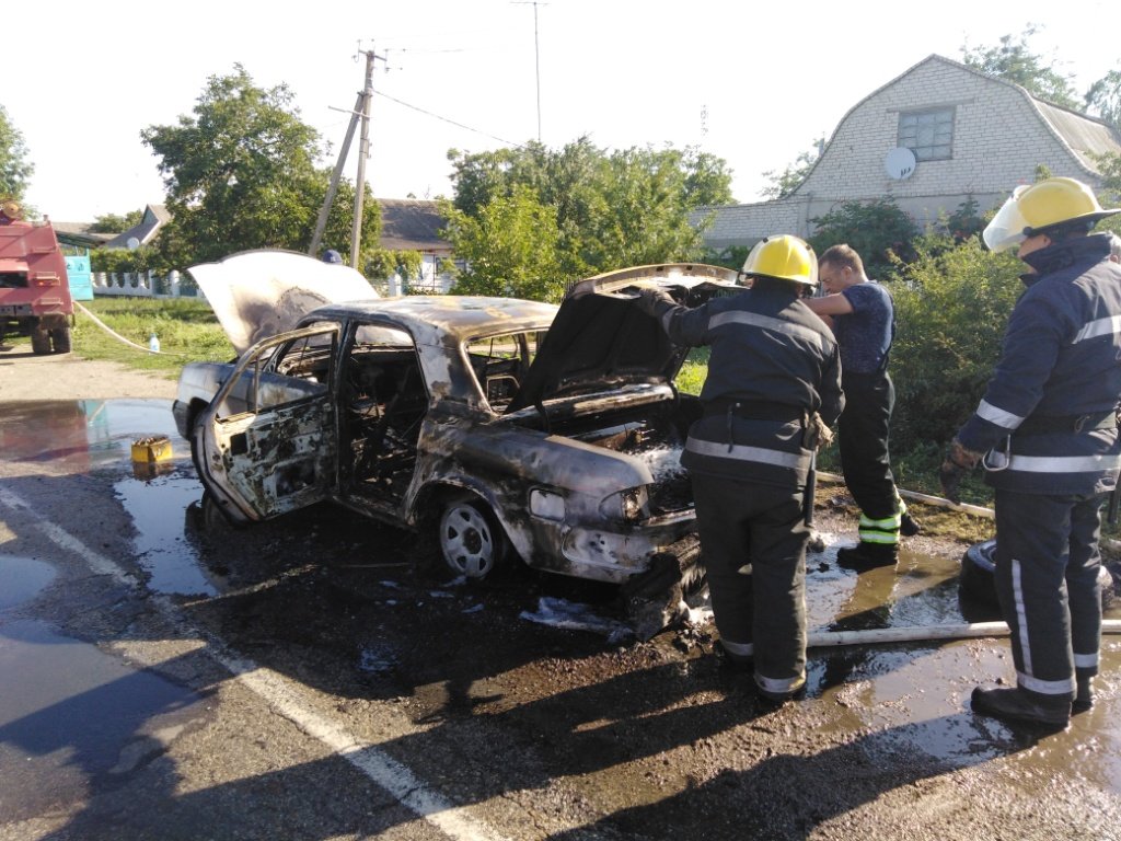 Каховські вогнеборці разом з МПО ліквідували пожежу вантажівки