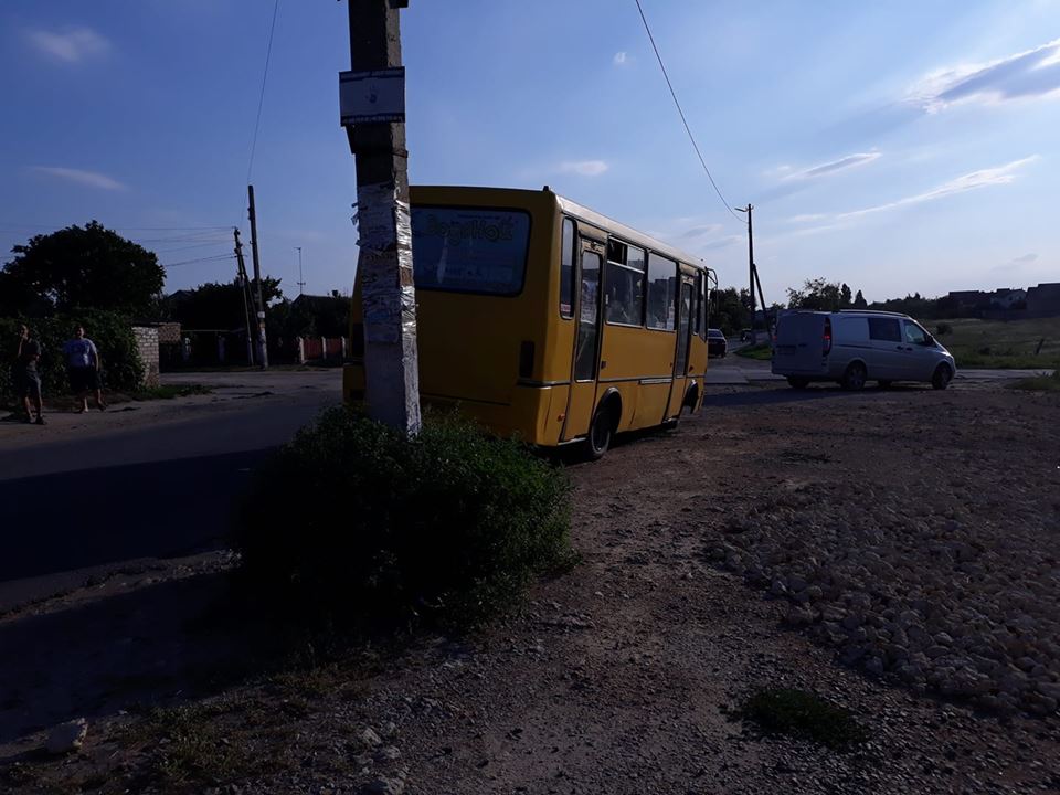 Начинать оптимизацию транспортной сферы Херсона надо с увольнения водителей-