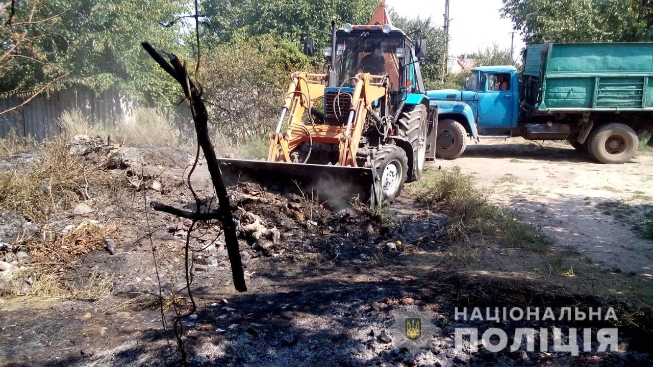 В Херсоні дільничні поліцейські разом з мешканцями Дніпровського району навели лад на прибудинковій території