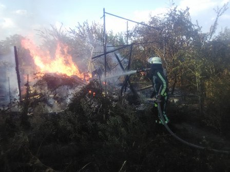 Однією пожежою менше: на Херсонщині ліквідовано загоряння дачного будинку