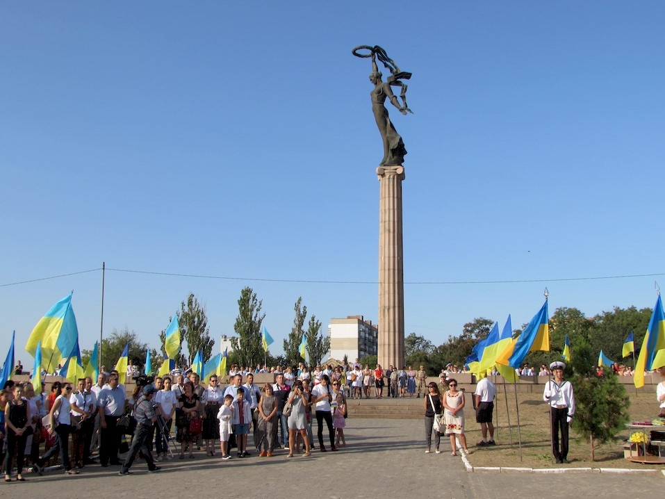 Сьогодні у Херсоні урочисто підняли Державний Прапор України (відео, фото)