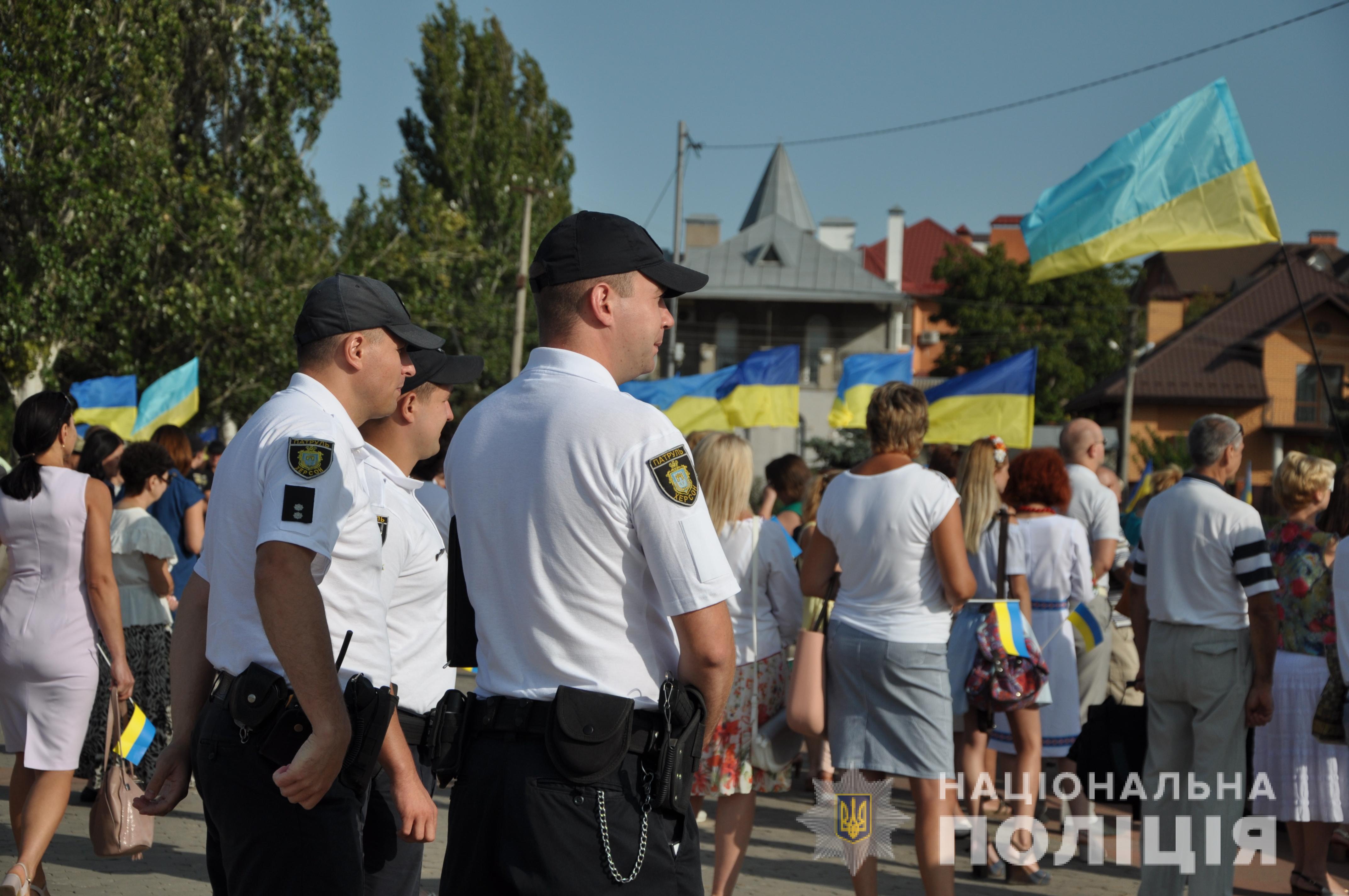 Сьогодні на Херсонщині охорону публічного порядку та безпеку громадян забезпечують 215 працівників поліції та 25 військовослужбовців