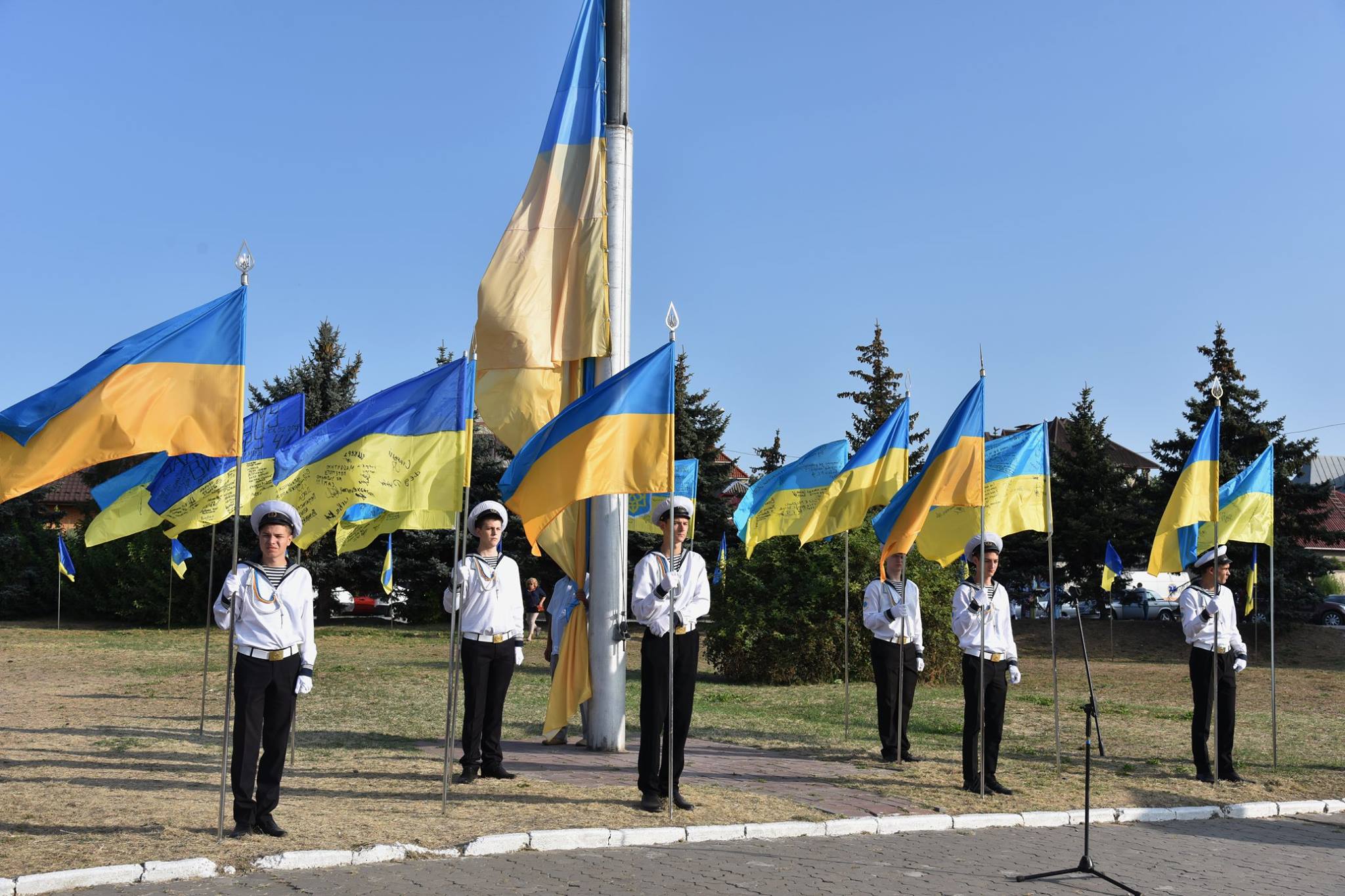 Як херсонські моряки прапор піднімали ...