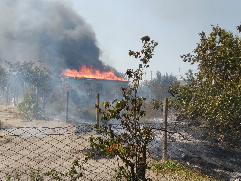 У Голопристанському районі горів дачний будинок