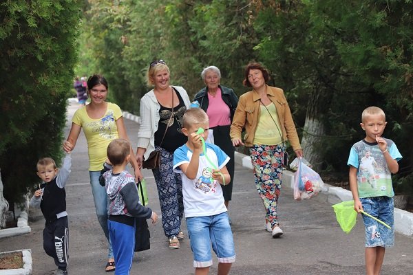 Дітлахи з прикордонної зони діляться враженнями від відпочинку у Скадовську