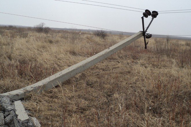 На Херсонщині водій знову збив електроопору - цього разу у Чаплинському районі