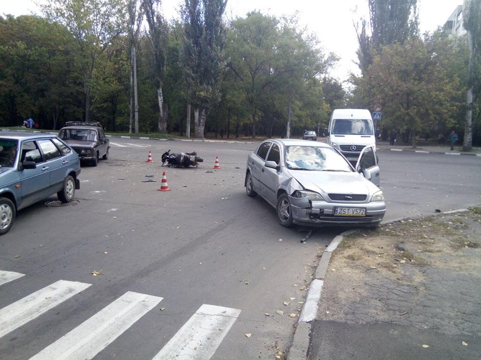 Сегодняшнее ДТП в Херсоне с участием легковушки и мопеда в итоге оказалось без потерпевших - оформлен европротокол