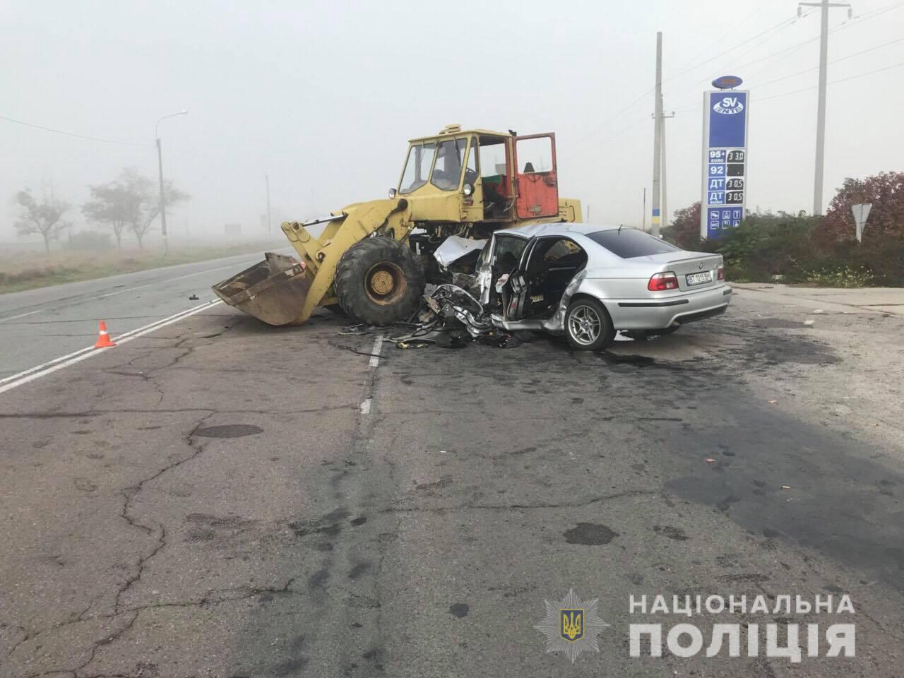 Троє людей у лікарні - поблизу Генічеська трактор зіткнувся з 