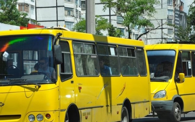 Херсонцям оголосили графік та тариф на проїзд у маршрутках