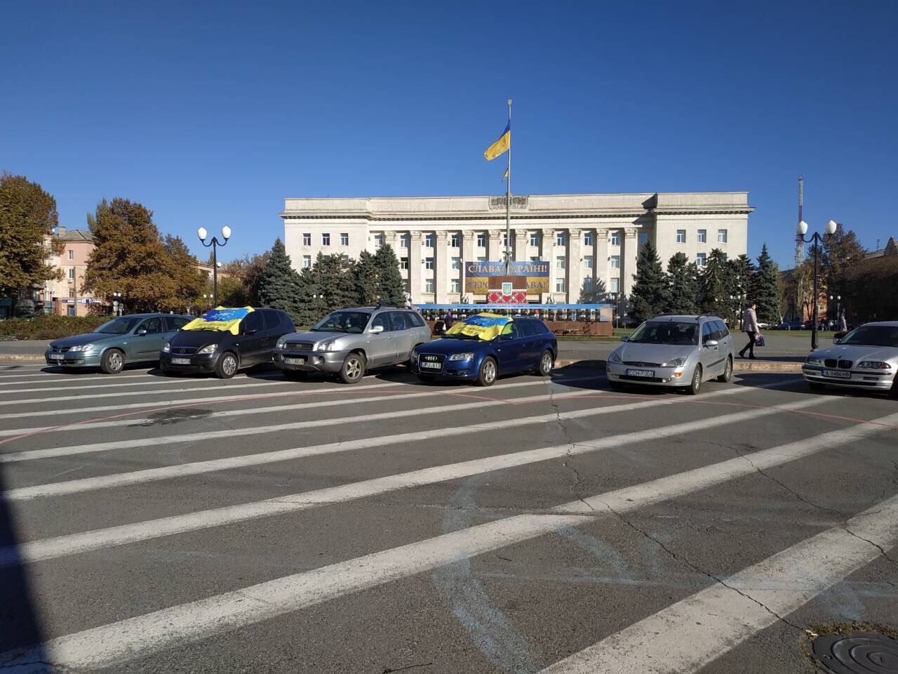 Херсонські активісти-автомобілісти вимагають і правильно роблять - у дії акція за доступне розмитнення автомобілів