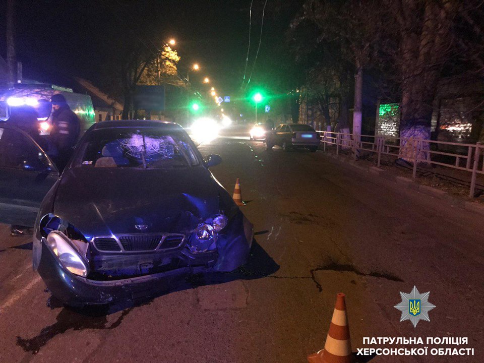 У Херсоні, поки поліція складала протокол про ДТП, її нетверезий винуватець заснув в авто патрульних