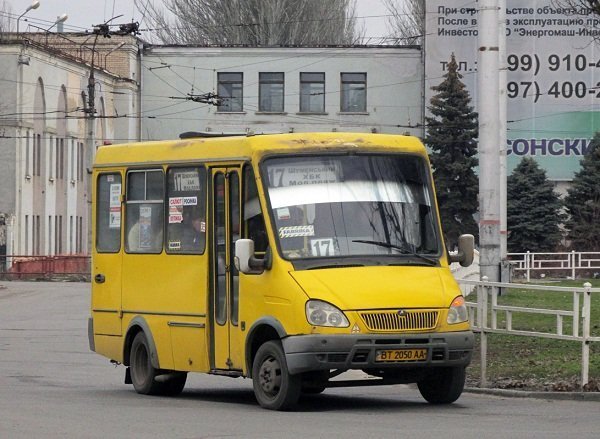 Назад в прошлое: с сегодняшнего дня херсонцы ездят в маршрутке по старому тарифу (ФОТО)