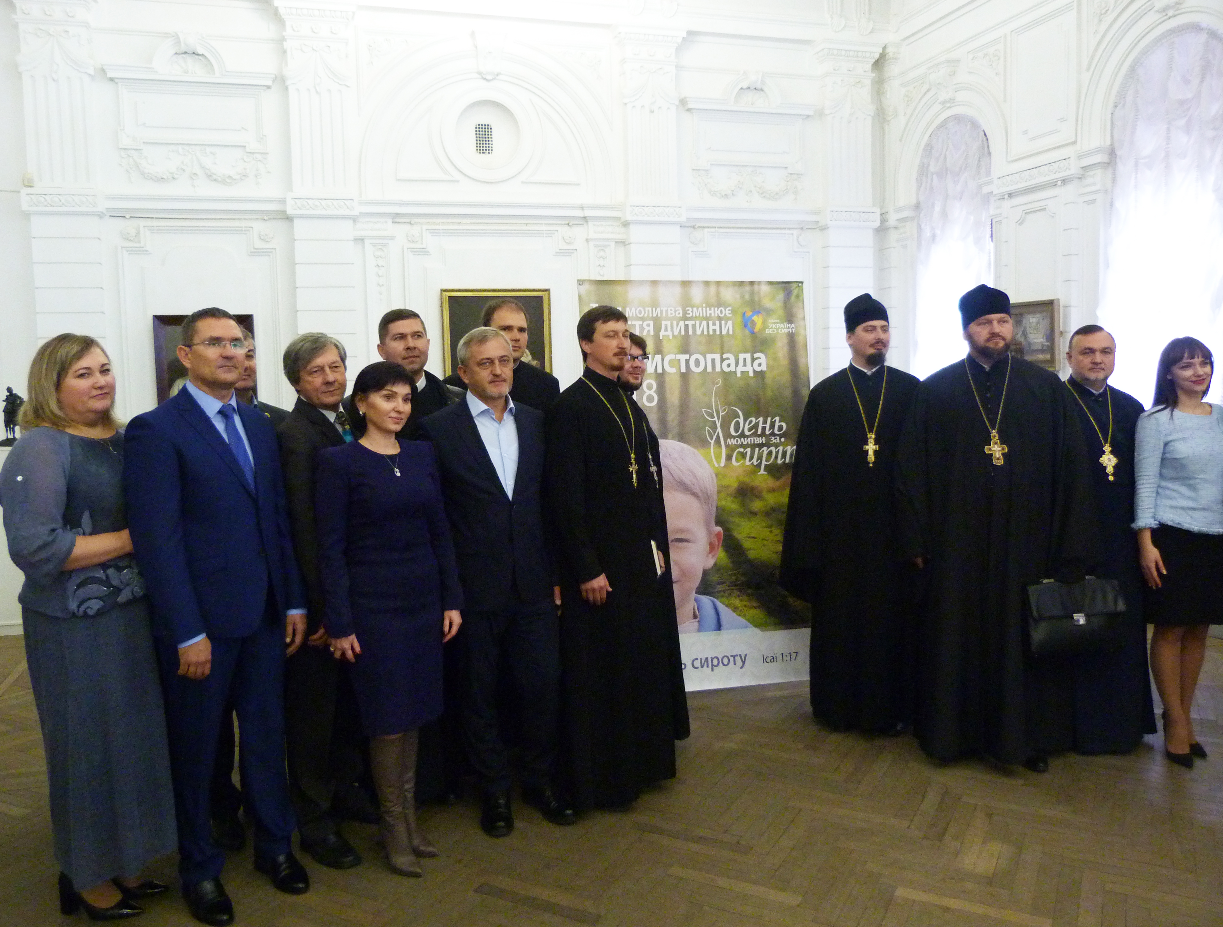 Початок тижня відзначився особливою подією – херсонці помолилися за всіх діток-сиріт, які мріють про родину (ФОТО)