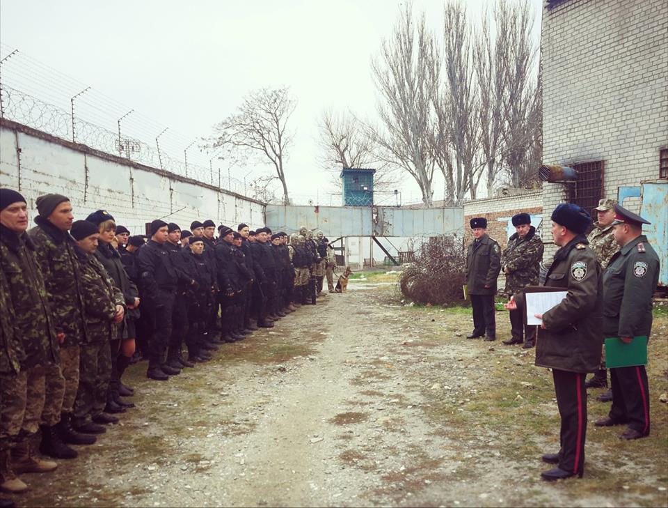 Сьогодні у Херсонському слідчому ізоляторі влаштували загальний обшук, дещо знайшли