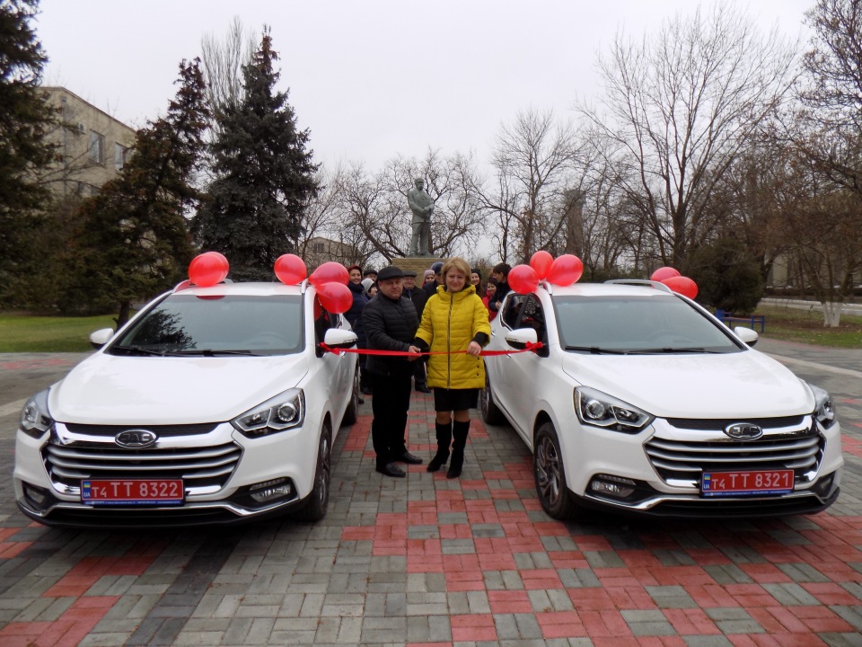 У Новотроїцької та Сиваської амбулаторії поповнення - два новеньких автомобіля (ФОТО)