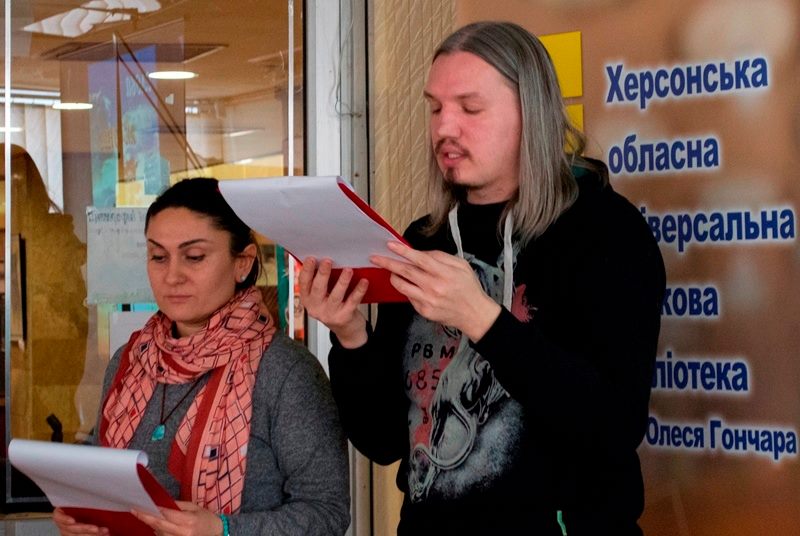 Жінка – як музика, її можна любити навіть не дуже розуміючи: вічні слова, великої людини лунали на поетичному вечорі в Гончарівці (ФОТО)