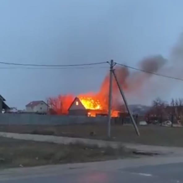 Вчера в Степановке сгорел дом - херсонцев просят помочь погорельцам