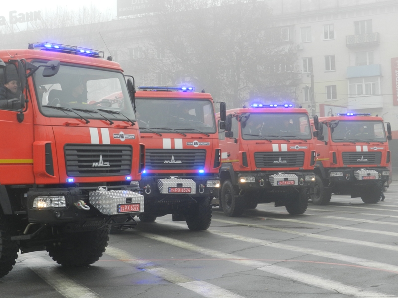 Херсонцям показали нову пожежну супертехніку - 8 машин в області вже є, чекаємо ще стільки ж у наступному році