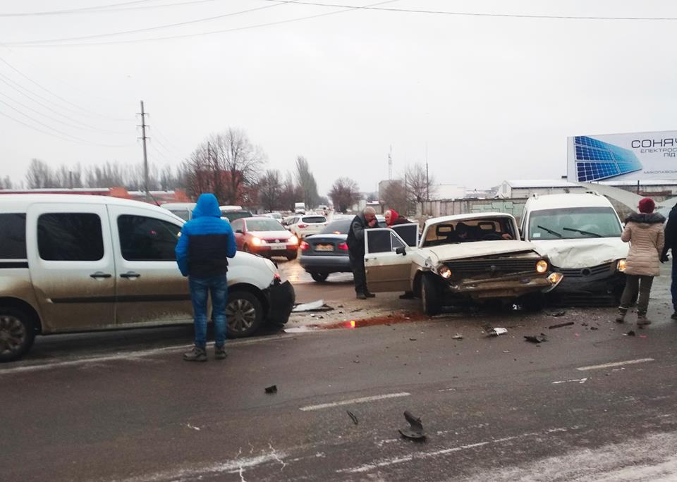 Жуткий поворот - в Херсоне, на уже привычном месте опять произошло ДТП