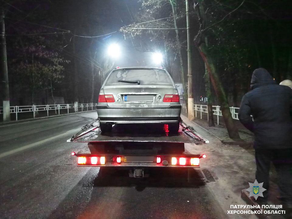 Водій  опівночі кружляв по місту  напідпитку - херсонські патрульні відреагували вчасно та покарали порушника (ФОТО)