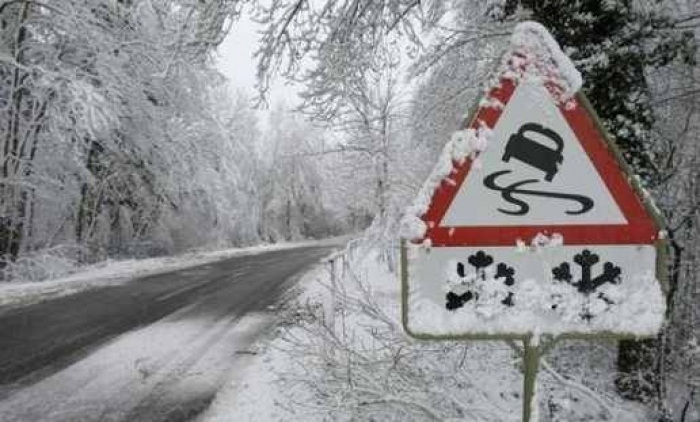 У зв'язку з погодними умовами, поліція Херсонщини звертається до водіїв